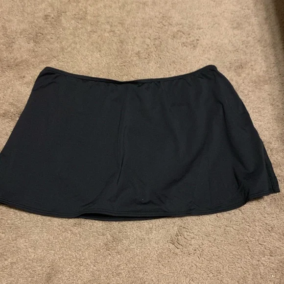 XL Black Coco Reef Skirted Swim Bottom - Picture 6 of 8